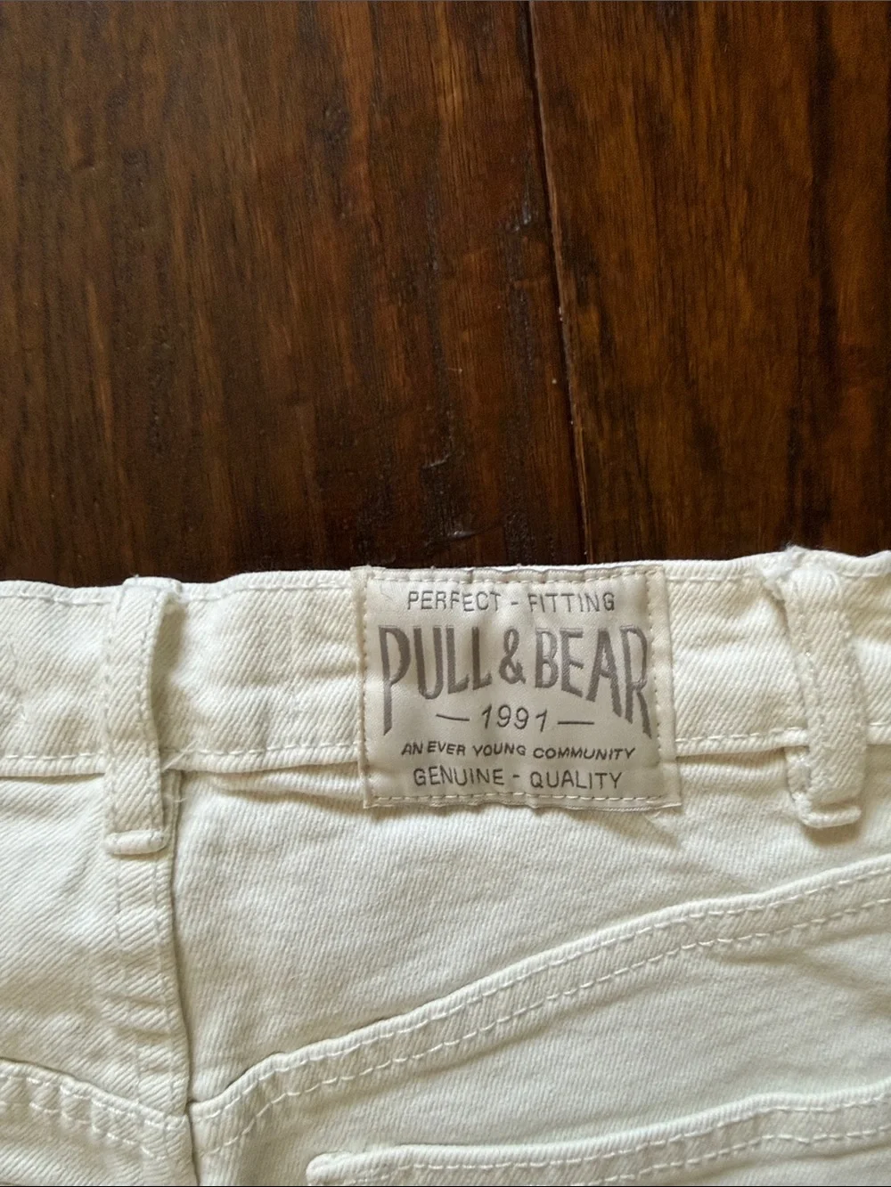 Pull and bear Off-White High-Rise Straight Crop Jeans